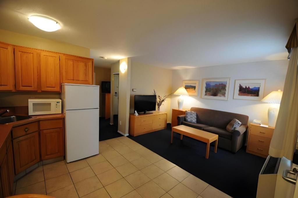 Hotel Western At 2*