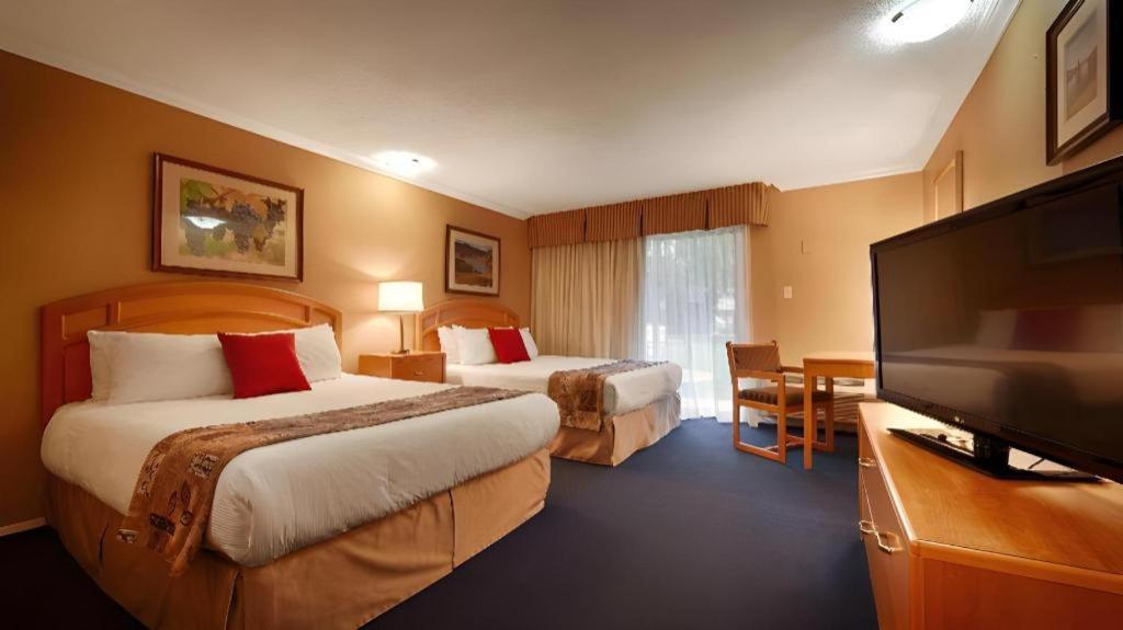 Western At Hotel 2*