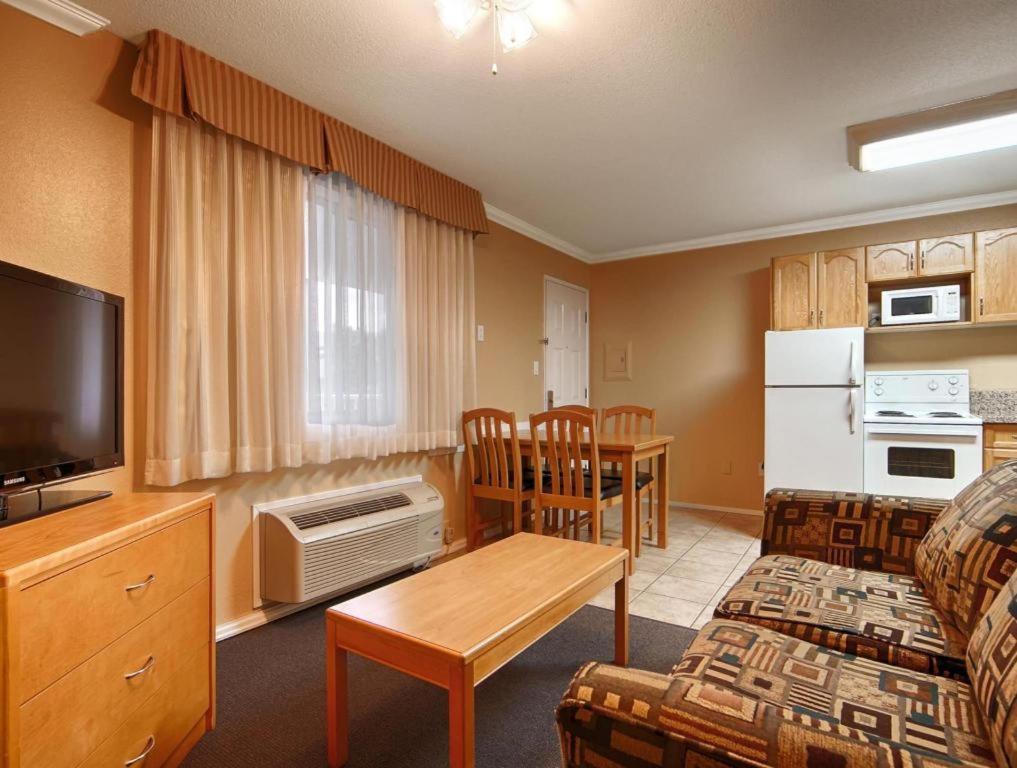 Western At Hotel 2*
