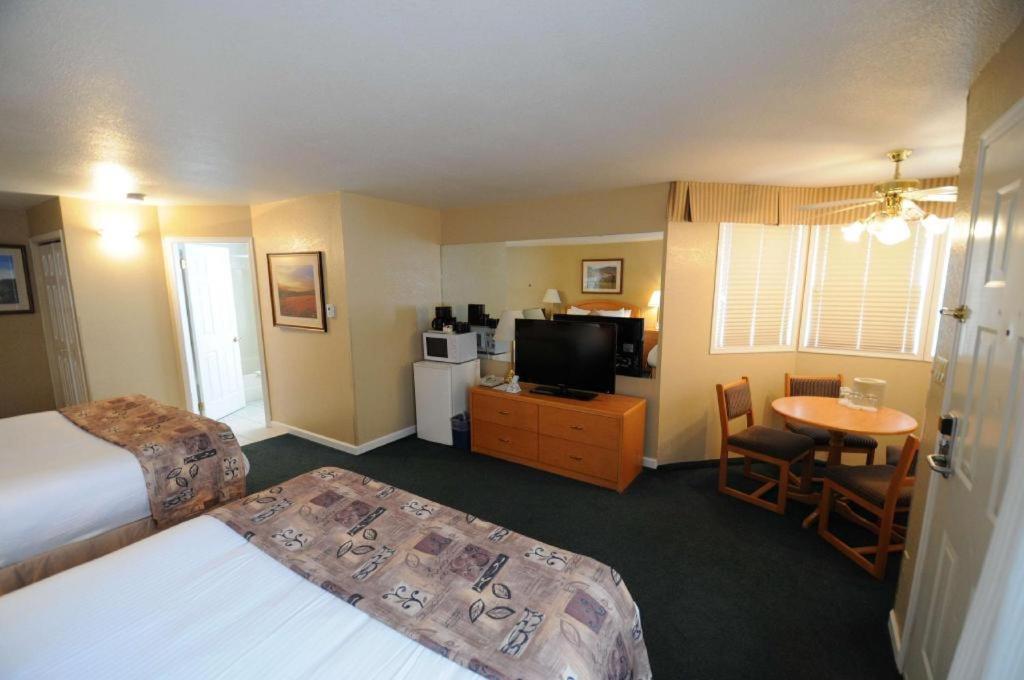 Western At Hotel