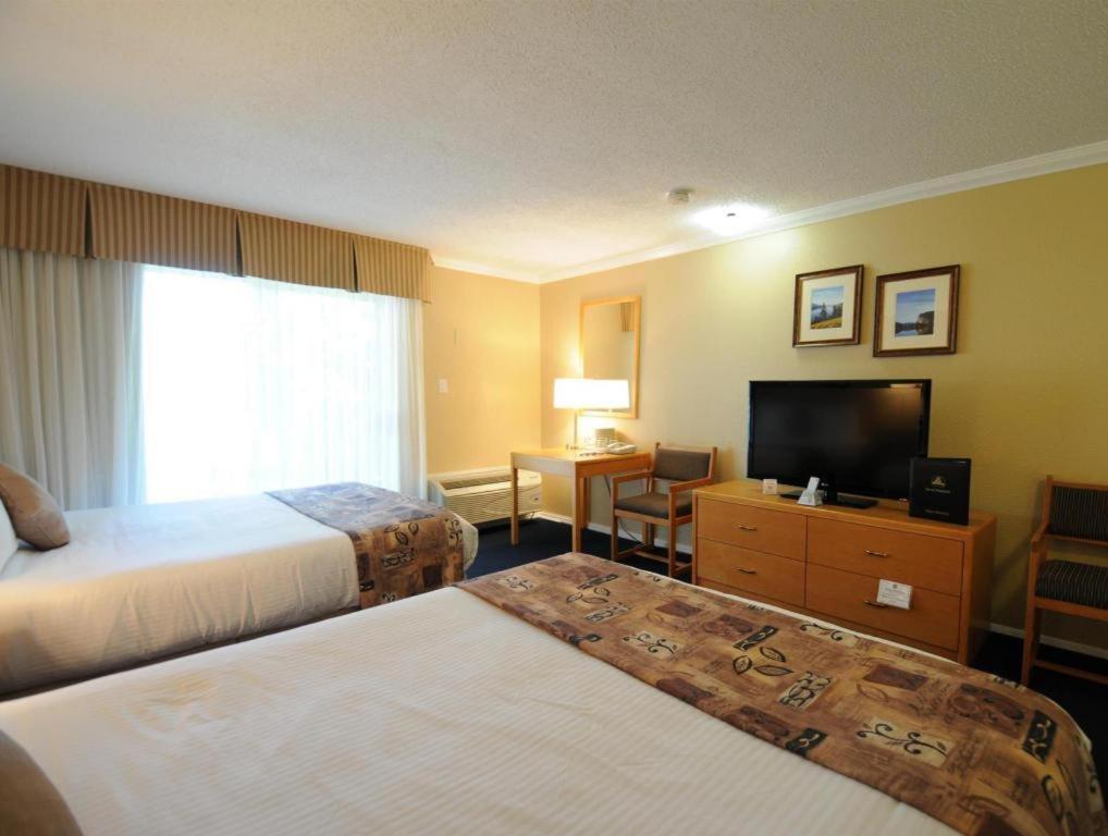 Western At Hotel 2*