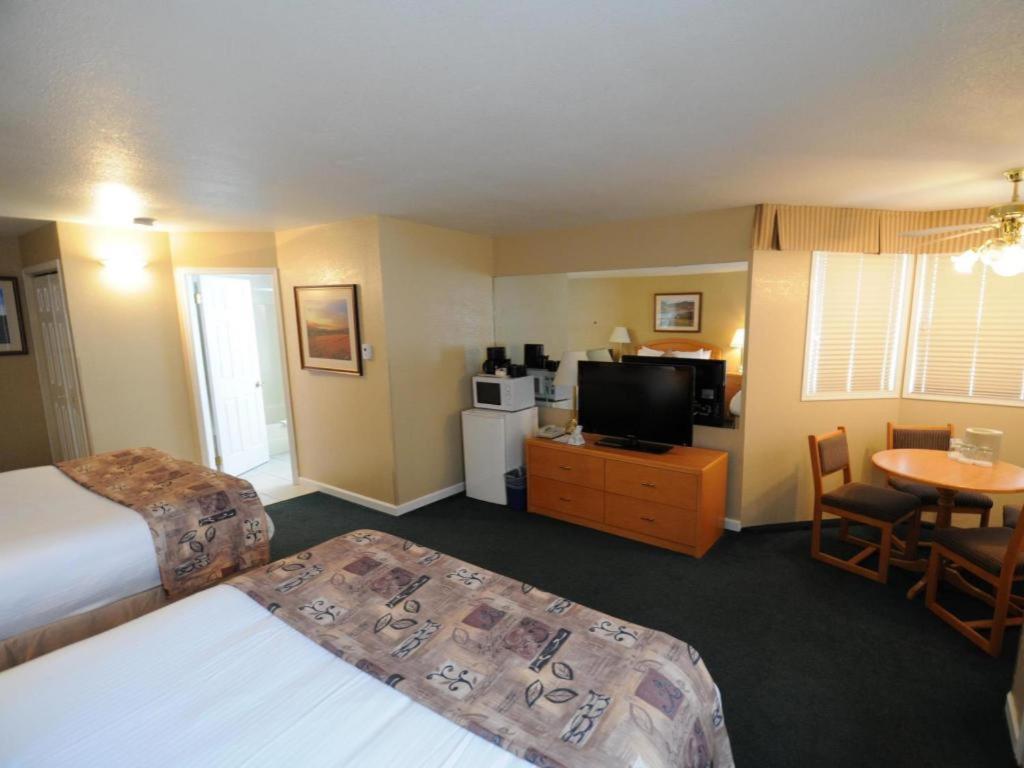 Western At Hotel 2*