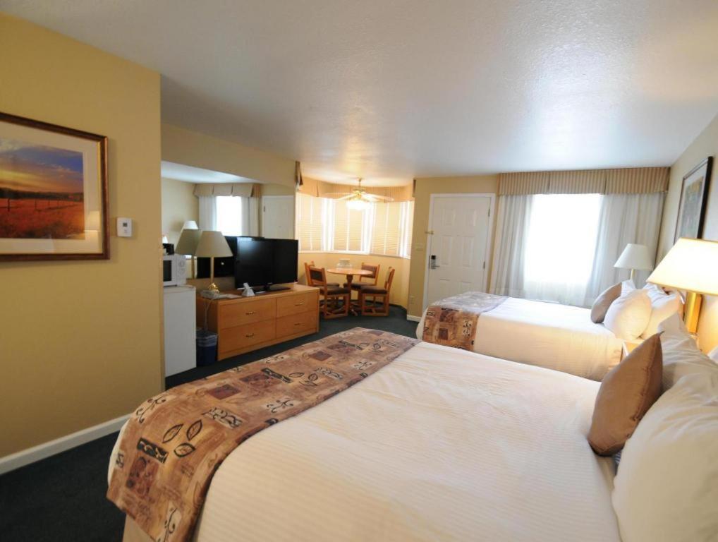 Western At 2* Penticton