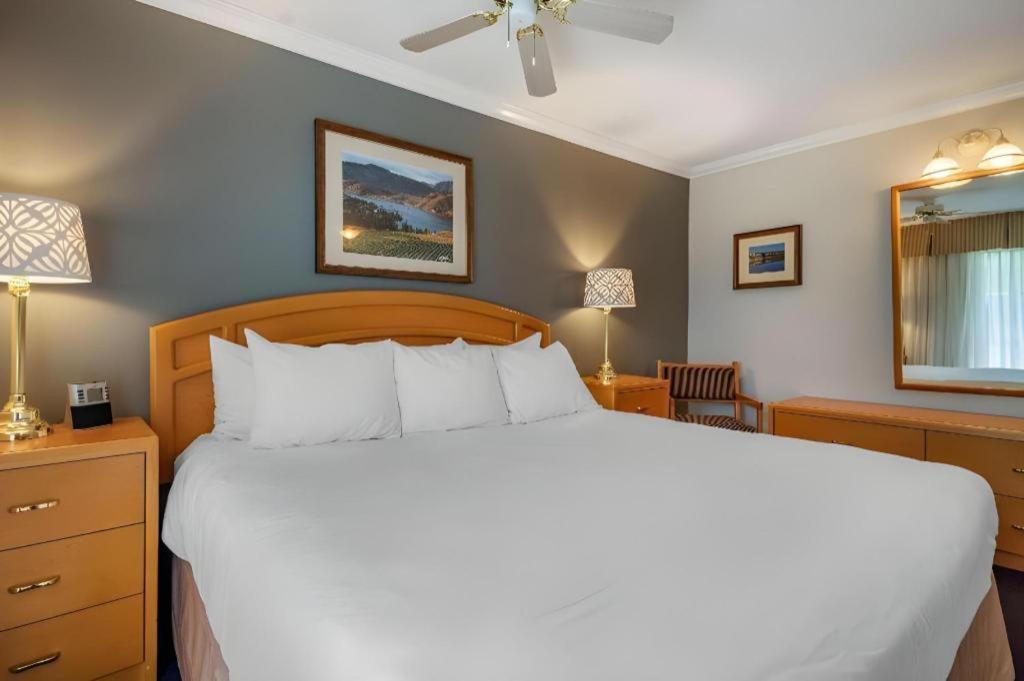 Western At Hotel 2*