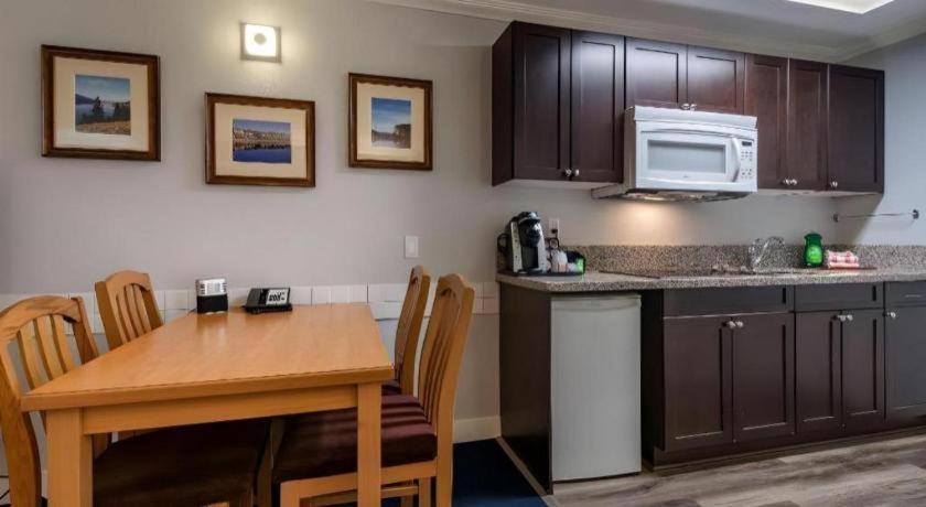 Western At Hotel Penticton