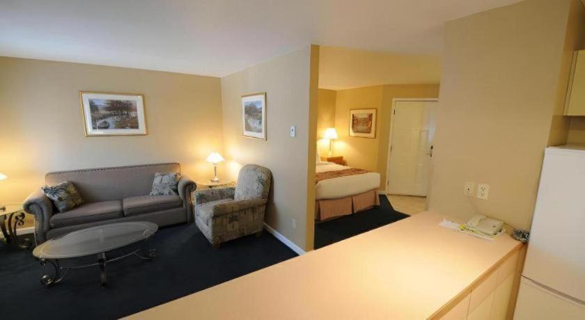 Western At Hotel 2*